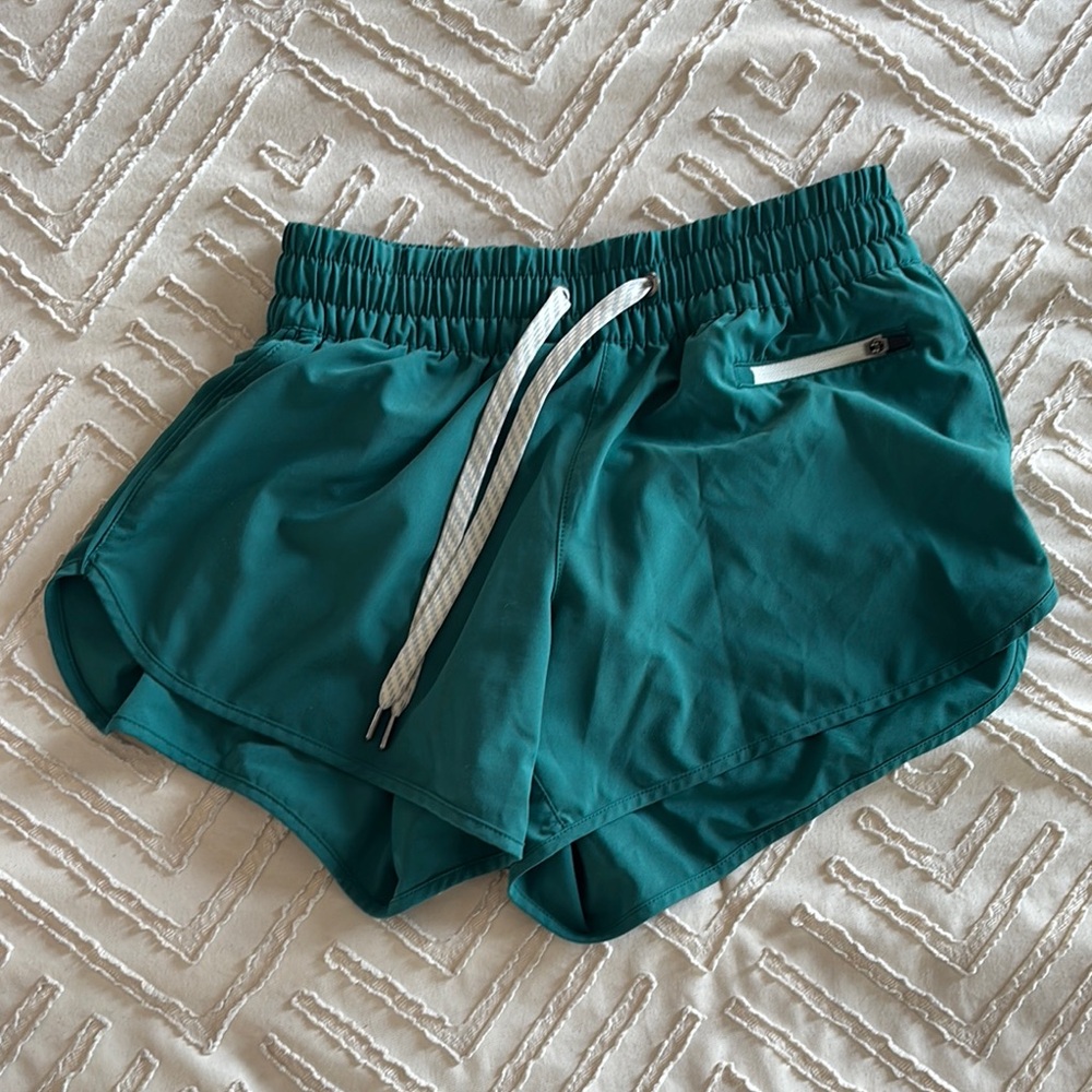 Women's Vuori Athletic Shorts